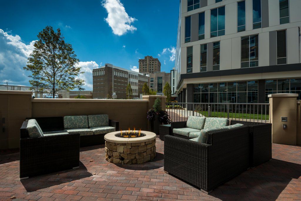 Hilton Garden Inn Asheville Downtown Exterior photo